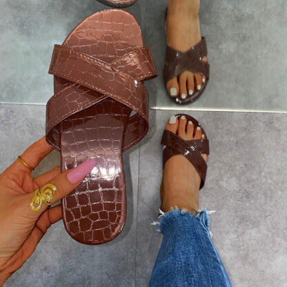 Купить 2021 summer new style flat cross solid color outdoor women slippers Fashion Sexy Roman style plus size Women beach slippers