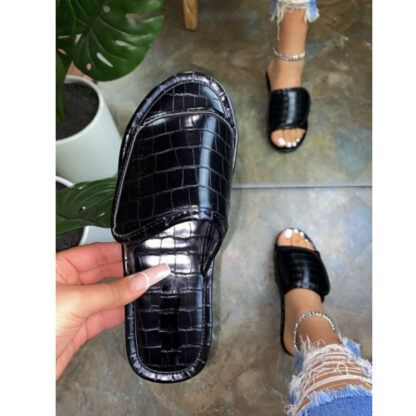 Купить 2021 Summer New Fashion Comfortable All-match Solid Color Outdoor Slippers Soft bottom large size beach slippers For Women