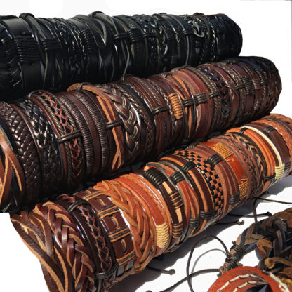 Купить Wholesale Lots Random 30PCS/Lot Retro Mix Styles Braided Ethinc Tribal Handmade Leather Bracelets For Men Women KP6
