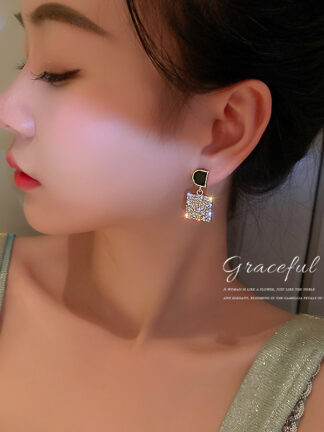 Купить 925 Silver Needle Korean Dongdaemun Fashion Letter D Diamond Square Earrings Earrings Online Influencer Refined Design eardrop