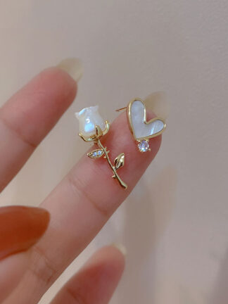 Купить Real Gold Electroplated Silver Needle Asymmetric Heart-Shaped Zircon Tulip Flower Earrings Sweet Cool Style Elegant Ear Studs Earrings for W