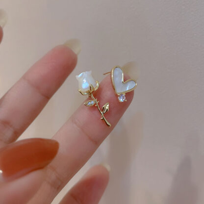 Купить Real Gold Electroplated Silver Needle Asymmetric Heart-Shaped Zircon Tulip Flower Earrings Sweet Cool Style Elegant Ear Studs Earrings for W