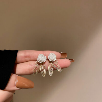 Купить Silver Needle Rose Butterfly Wing Earrings Female Korean Design Fashion Simple Stud Ins Style Vintage eardrop Female