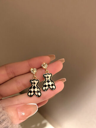 Купить 925 Silver Stud Rhinestone-Encrusted Love Chessboard Plaid Bear Earrings Elegant High Sense Earrings Korean New Autumn/Winter eardrop