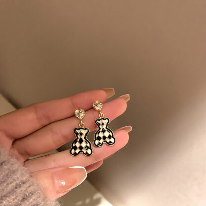 Купить 925 Silver Stud Rhinestone-Encrusted Love Chessboard Plaid Bear Earrings Elegant High Sense Earrings Korean New Autumn/Winter eardrop