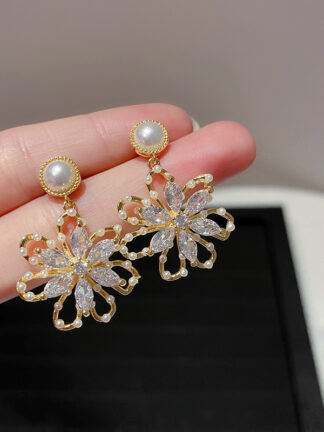 Купить Gold Plated 925 Silver Needle Korean Fashion Personality Earrings Pearl Diamond Flower Earrings Internet Celebrity Design eardrop