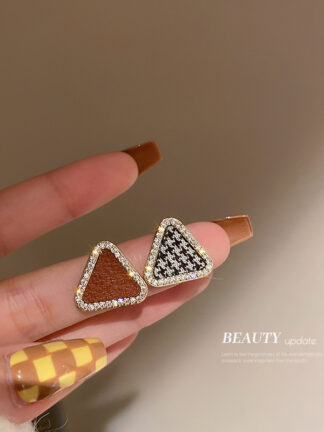 Купить 925 Silver Stud Rhinestone-Encrusted Triangle Asymmetric Stud Earrings Korean Fabric Houndstooth eardrop Internet Famous Personalized Earri