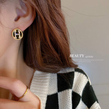 Купить 925 Silver Needle Zircon Letter H round Ring Earrings Korean Ins Niche Design Stud Earrings Personalized Temperament eardrop Women
