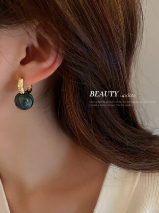 Купить French Entry Lux Zircon Pearl Ear Clip Earrings Niche Candy Color French Elegant High Sense eardrop Wholesale