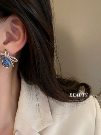 Купить Silver Stud Rhinestone-Encrusted Zircon Bow Snowflake Earrings Ins High-Grade Light Luxury Earrings Unique Design eardrop for Women
