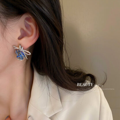 Купить Silver Stud Rhinestone-Encrusted Zircon Bow Snowflake Earrings Ins High-Grade Light Luxury Earrings Unique Design eardrop for Women