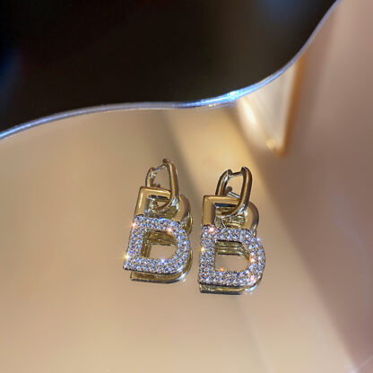 Купить South Korea Dongdaemun Fashion New Personality Fashion Diamond Letters B Earring Ear Clip Online Influencer Refined Design Earrings