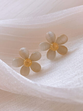 Купить 925 Silver Needle Opal Flower Earrings Korean Wholesale Graceful Online Influencer Fresh Earrings Simple Cold Style eardrop