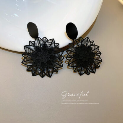 Купить 925 Silver Needle Korean Exaggerated Mori Style Black Flower Earrings Earrings Super Fairy Girl Elegant Internet Popular eardrop Female