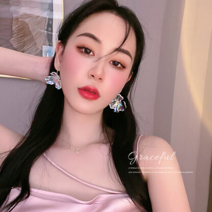 Купить South Korea Dongdaemun Fashion New Unique Crystal Flowers Earrings Eardrop Online Influencer Refined Design Earrings Womens