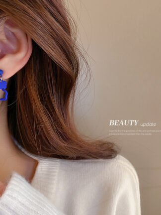 Купить Silver Needle Klein Blue Hollow Flower Earrings Korean Small and Delicate Ear Stud Personality High Sense Graceful Earrings Women