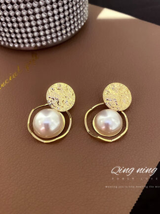 Купить 925 Silver Needle Korean Dongdaemun Fashion New Personality Pearl Disc-Shaped Earrings Internet Celebrity Temperament Design Earrings for Wo