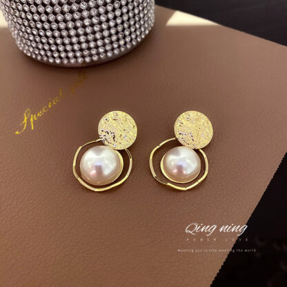 Купить 925 Silver Needle Korean Dongdaemun Fashion New Personality Pearl Disc-Shaped Earrings Internet Celebrity Temperament Design Earrings for Wo