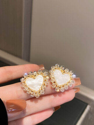 Купить Silver Needle Crystal Shell Earrings Korean Unique Design Love Heart Stud Earrings Fresh Sweet Style Graceful eardrop Women