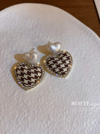 Купить 925 Silver Stud Rhinestone-Encrusted Pearl Hearth-Shaped Earrings Autumn Winter Retro Fabric Houndstooth Earrings Korean Elegant eardrop Wo