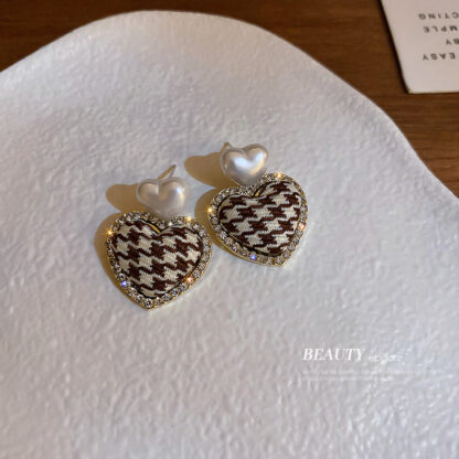 Купить 925 Silver Stud Rhinestone-Encrusted Pearl Hearth-Shaped Earrings Autumn Winter Retro Fabric Houndstooth Earrings Korean Elegant eardrop Wo