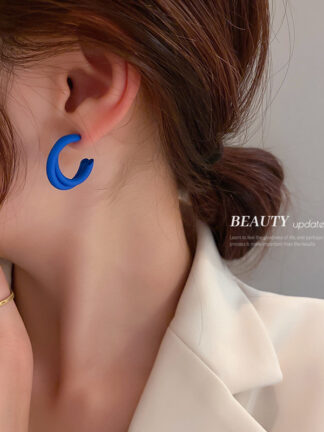 Купить 925 Silver Needle Geometric C- Shaped Blue Color Ribbon Stud Earrings Korean Fresh Girl Earrings Simple All-Match Temperament eardrop