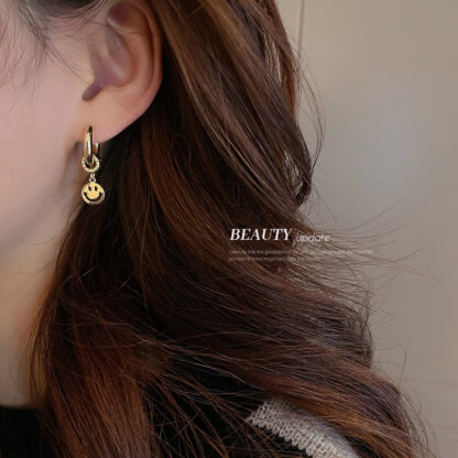 Купить South Korea Dongdaemun Smiley Face Ear Clip 2022 New Niche Ins Design Earrings Simple Metal Sense Creative Earrings