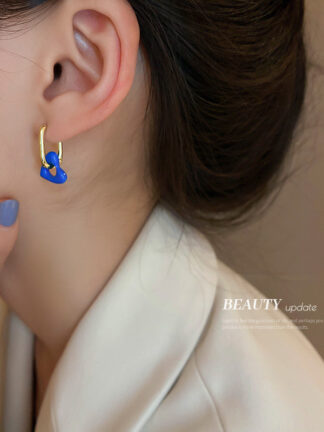 Купить Klein Blue Love Heart Earrings Korean Niche Design Heart-Shaped Ear Clip Ins Simple High Sense Graceful Earrings