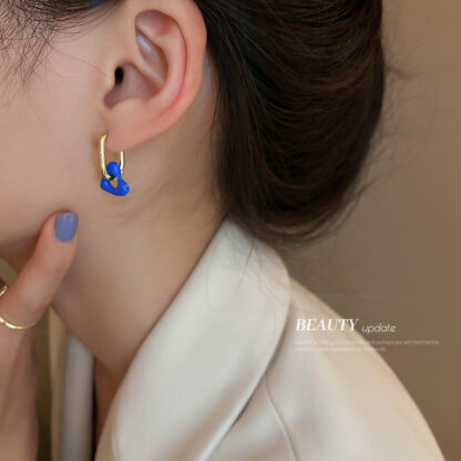 Купить Klein Blue Love Heart Earrings Korean Niche Design Heart-Shaped Ear Clip Ins Simple High Sense Graceful Earrings