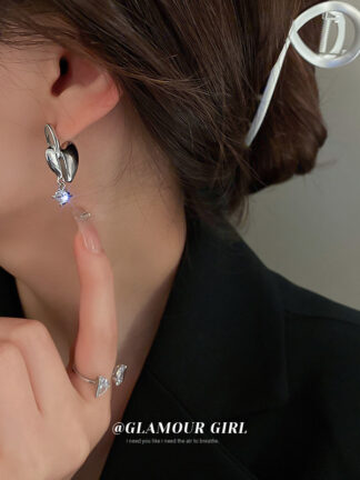 Купить Silver Needle Micro Inlaid Zircon Love Heart Earrings Korean Fashion Metal Cold Style Ear Stud Earring Design Sense Graceful Earrings