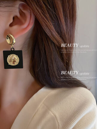 Купить 925 Silver Needle Korean Metal Portrait Square Earrings Niche Creative Design Earrings Exaggerated Affordable Luxury Fashion eardrop