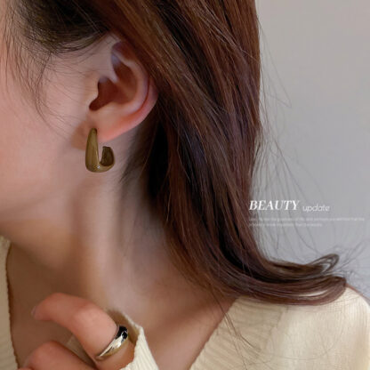 Купить 925 Silver Needle Autumn and Winter Drop Oil U-Shaped Earrings Niche Design Earrings Korean Ins Simple Retro Graceful eardrop