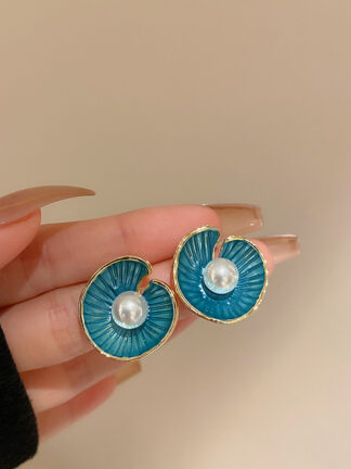 Купить Silver Needle Pearl Circle Shell-Shaped Earrings Korean Design Palace Style Earrings Fashion Special-Interest Graceful eardrop Women