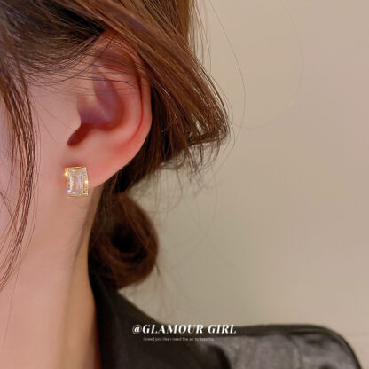 Купить Real Gold Electroplated Silver Needle Micro Inlaid Zircon Curved Korean Design Sense Niche Earrings Graceful eardrop