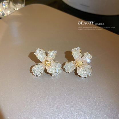 Купить Silver Needle Crystal Flower Earrings Korean Fashion Design Temperament New Studs Simple Internet Celebrity Sweet Earrings Women