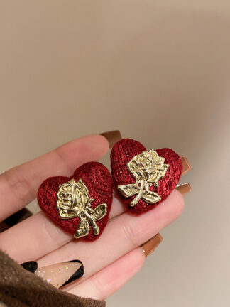 Купить 925 Silver Needle Red Knitted Wool Love Heart Earrings Autumn and Winter New Elegant Ear Studs High Sense New Year eardrop