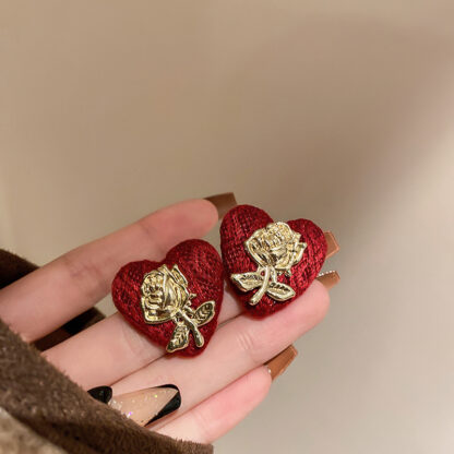 Купить 925 Silver Needle Red Knitted Wool Love Heart Earrings Autumn and Winter New Elegant Ear Studs High Sense New Year eardrop