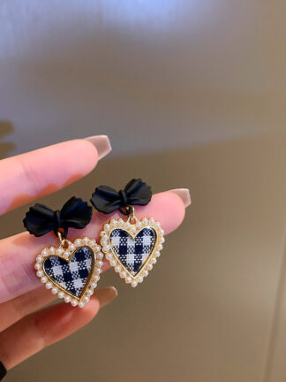 Купить 925 Silver Needle Pearl Love Bow Tie Autumn Plaid Elegant Earrings High-Grade Peach Heart All-Match eardrop