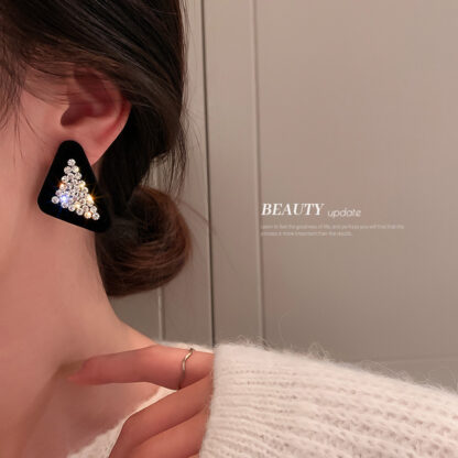 Купить 925 Silver Stud Rhinestone-Encrusted Fabric Love Heart Stud Earrings Womens Exquisite Geometric Retro Black eardrop Korean Personalized Ear