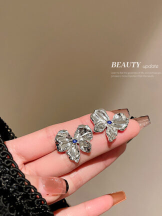 Купить Silver Needle Personality Butterfly Long Fringe Earrings Korean Fashion Ear Studs High-Grade Metal Cold Style Earrings