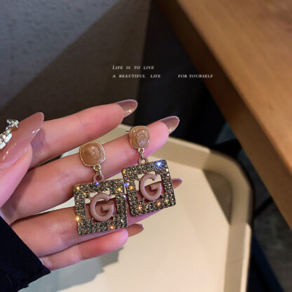 Купить 925 Silver Stud Rhinestone-Encrusted Paint Alphabet Letter Earrings Female Korean Autumn Winter Retro Temperament Ear Studs Hong Kong Style