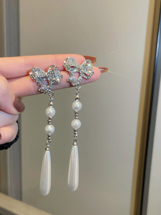 Купить Silver Needle Pearl Diamond Bow Earrings Korean Fashion Minimalist Design Long Earrings Hot Selling Temperament eardrop