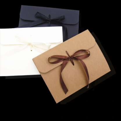 Купить 24*18*0.7cm arge Kraft Photo Envelope Postcard Box Packaging Case White Paper Gift Envelope For Silk Scarf with Ribbon Box DH Fr