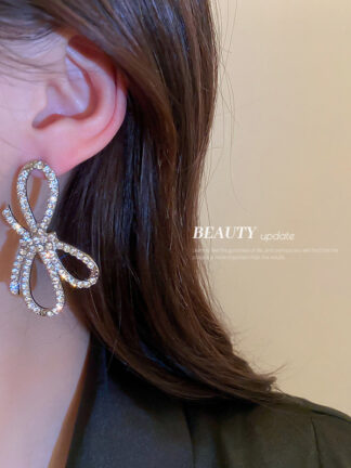 Купить Silver Needle Full Diamond Bow Earrings for Women European and American Personalized High-Key Dignified Earrings Fashion Diamond-Embedded Fr