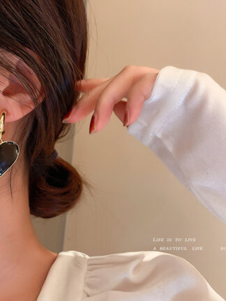 Купить 925 Silver Needle Drop Oil Black and White Love Heart Earrings Female Korean Simple Temperamental Ear Studs Internet Celebrity Sweet Persona
