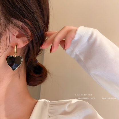 Купить 925 Silver Needle Drop Oil Black and White Love Heart Earrings Female Korean Simple Temperamental Ear Studs Internet Celebrity Sweet Persona