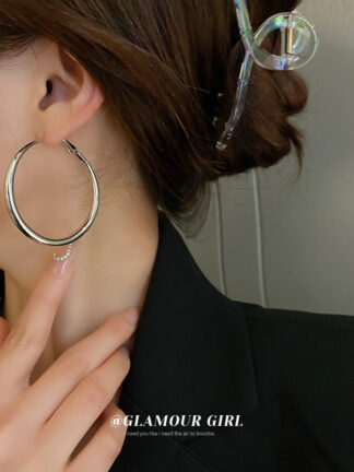 Купить Silver Needle Ins Style round Ring Earrings Korean Simple Metal Design Sense Earrings Trending Unique Refined Wild eardrop