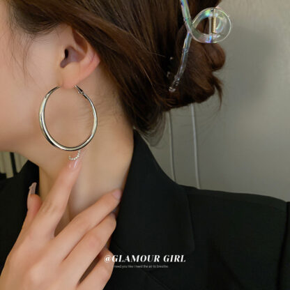 Купить Silver Needle Ins Style round Ring Earrings Korean Simple Metal Design Sense Earrings Trending Unique Refined Wild eardrop