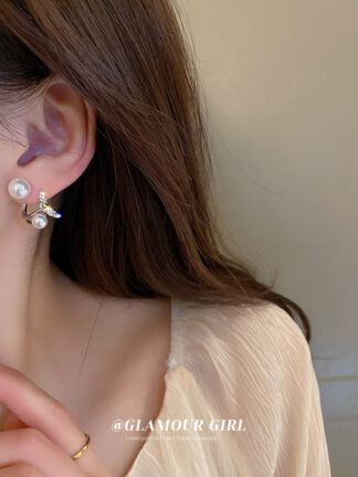 Купить Silver Stud Rhinestone-Encrusted Pearl Fishtail Earrings South Korea Dongdaemun Design Sense Earrings Fashion Special-Interest Simple and El
