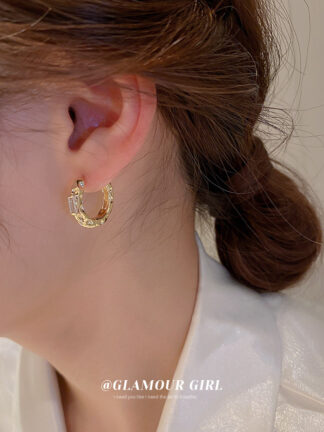 Купить Zircon Geometric Fold Metal Circle Ear Clip South Korea Dongdaemun Simple Elegant Earrings Ins Frosty Style Earrings
